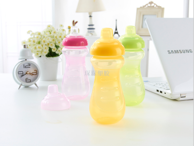 Baby summer new style student water cup children's hand - held suction cup with cover