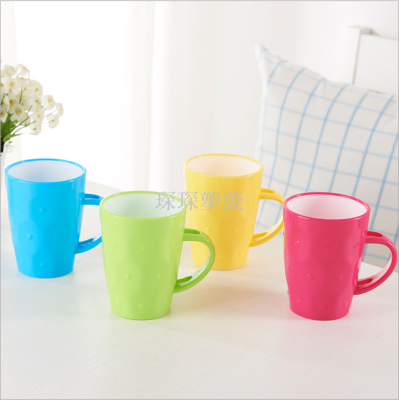 Creative strawberry plastic water cup color daily necessities cup with handle plastic cup
