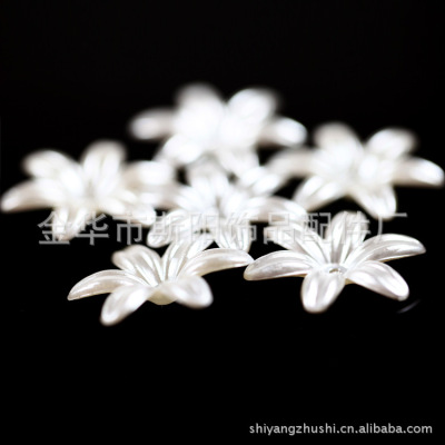 Manufacturers hot selling new paint imitation pearl flower beads mobile phone decals to do siyang accessories