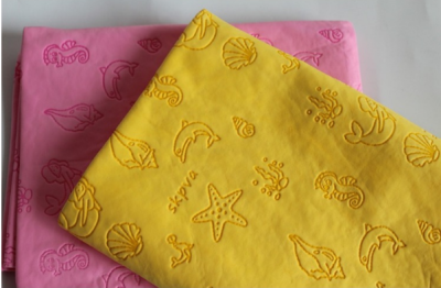 The dry hair towel of printed cartoon deerskin towel in bucket absorbs water to synthesize deerskin pva