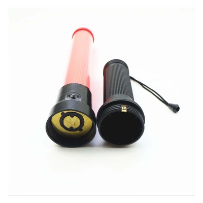 The multi-functional traffic emergency command rod fluorescent rod comes with a 5LED flashlight with a 41-* 4cm bracket