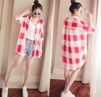 Medium - and long - sleeved plaid blouse, cotton - linen blouse and sunblock shirt