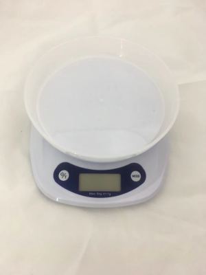 Electronic kitchen scale with tray, weighing