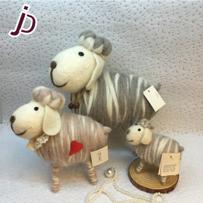 Long-term supply of cute two-color small sheep wool felt finished goods spot wool felt wholesale gifts