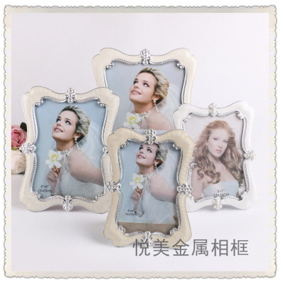 European style ancient elegant wedding dress studio fashion atmosphere put a picture frame water drill