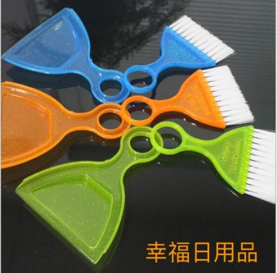 New plastic small broom dustpan set creative mini desktop cleaning brush desktop sweep two-piece wholesale