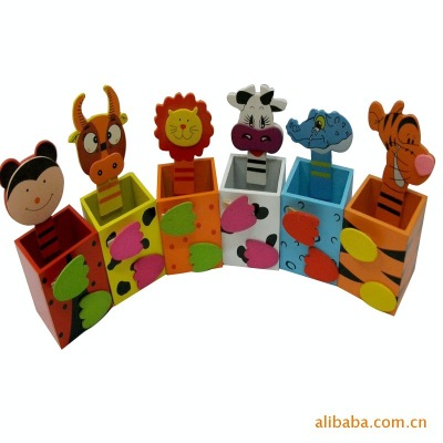 Factory direct sale provides advertisement and gift pen holder, square wooden craft, cartoon animal pen holder with LOGO