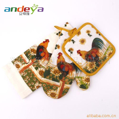 Manufacturer selling printing on kitchen hand set three pieces of heat resistant pad gloves daily provisions wholesale