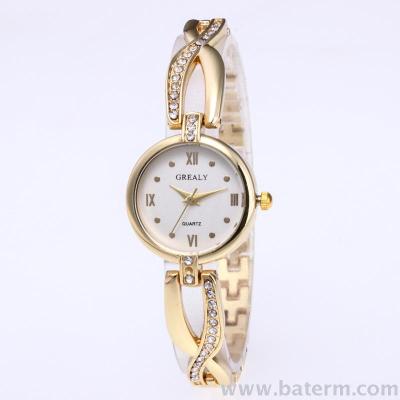 New fashion is selling small and elegant lady's bracelet watch 2 quartz watch is available in six colors