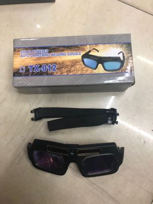 Welding variable light glasses change light quickly, small size, easy to carry and use