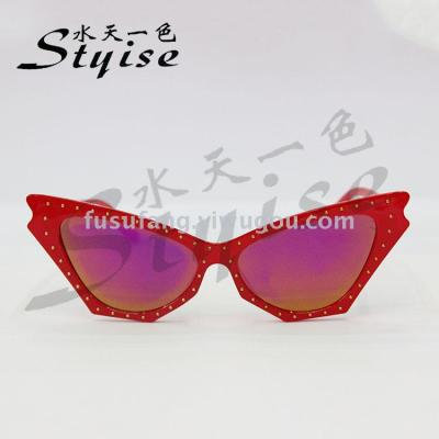 Fashionable butterfly shape European and American shades fashion avant-garde sunglasses 18256