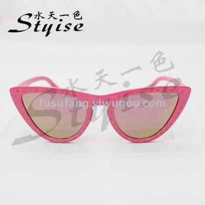 Butterfly-shaped liuding European and American fashion sunglasses new avant-garde sunglasses 18258