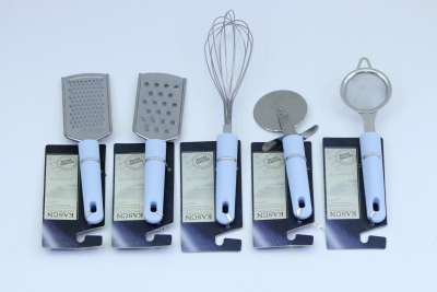 Kitchen supplies, kitchenware. Miscellaneous pieces, pizza knife, egg beater, tea partition, ginger shaver