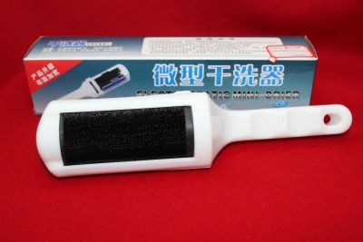 Electrostatic dry cleaner brush