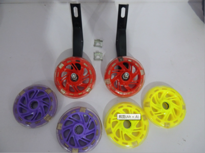Bicycle fittings, child's carriage auxiliary wheel