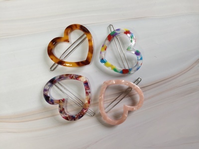 Manufacturers direct sales of 5 cm acrylic acid version of the Korean version of love-shaped versatile bangs clip hair accessories fashion