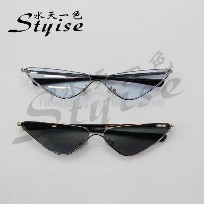 The new European and American fashion triangle cat's eye sunglasses trend can take on the sunglasses 8807