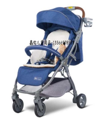The baby stroller can be folded on the plane