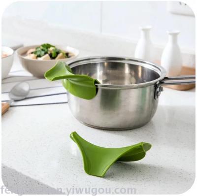 Anti-spill kitchen utensils and pans with circular mouth edge reflector silica gel liquid reflector soup dispenser 