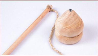 Manufacturers wholesale 8 cm gourd shape ginkgo wooden gyro, send whip all appropriate nostalgia toys