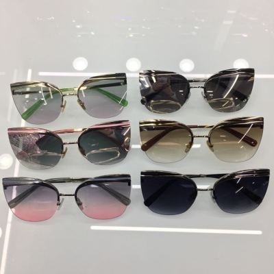 New sunglasses with metallic frames and asymptotic shades look great