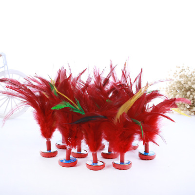 2018 new children's outdoor entertainment cock feather shuttlecock wholesale exquisite handmade color chicken feather shuttlecock with iron pieces