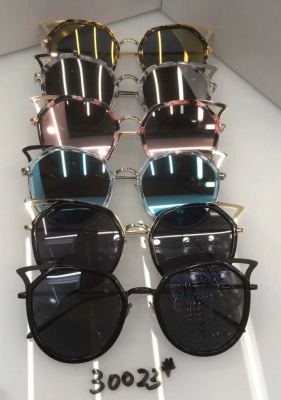 Sunglasses on sale out of the sunglasses in stock, to grasp the goods, goods are not much