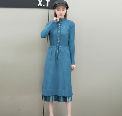 Knee-length drawstring waist knit dress stitched with a long semi-high neck pullover for long-sleeved women