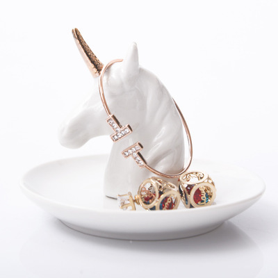 Manufacturers direct plating ceramic unicorn ring jewelry necklace jewelry plate placed pieces of handicraft wholesale