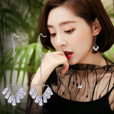 Lozenge timeslot le han edition geometry earring is fashionable all-in-one temperament is long paragraph eardrop clear flower 2019 and concise earring
