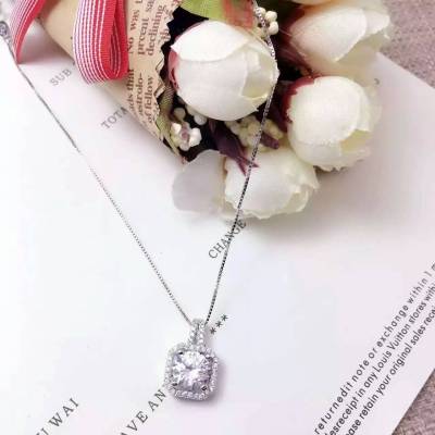 S925 sterling silver micro set diamond diamond crystal pendant female fashion box collar bone necklace to send girlfriend