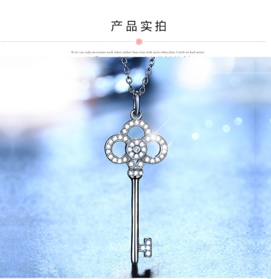 The S925 sterling silver key necklace clavicle gift to girlfriend Japan and Korea fashion petal pendant sterling silver clavicle chain