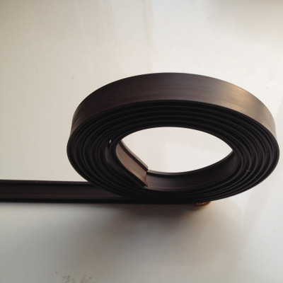 Specializing in the production of rubber magnetic strip, opposites - sided magnetic strip, refrigerator magnetic strip, same - sex soft magnetic strip