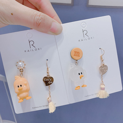 Japanese and Korean creative move asymmetrical tik sound with a small yellow duck earrings lovely heart tassel ear hook