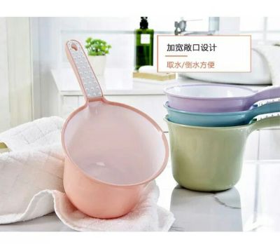 X22-6008 Thickened Long Handle Kitchen Plastic Bailer Water Ladle Children Bath Shampoo Spoon