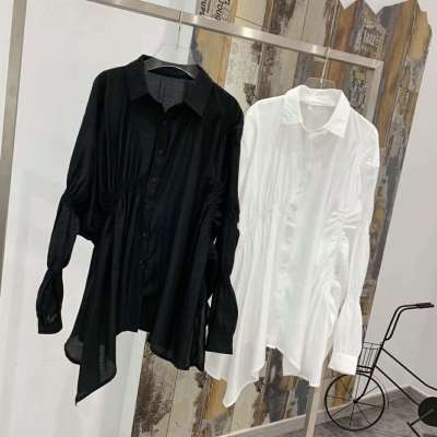 Loose, long-sleeved blouse with a versatile chiffon top
