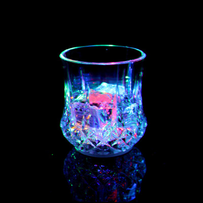 1668 Induction Pineapple Cup into the Water Is Bright Luminous Cup LED Flash Cup Luminous Cup Bar Party Supplies