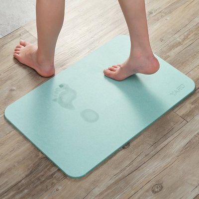 Natural diatomaceous earth floor mat absorbs water and dries quickly