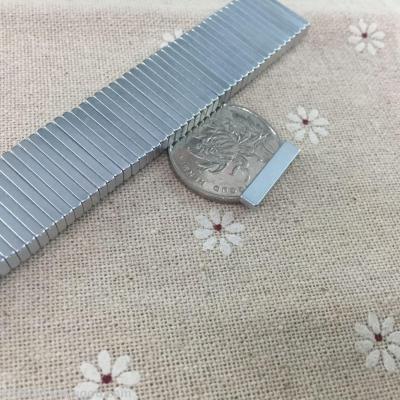 A Strong magnet Strong magnetic steel can also be used as a rectangular 18*4*2 mm magnet
