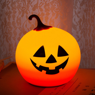 Cross-border hot style pumpkin Halloween silicone pat small night light packaging atmosphere light colorful led induction small lamp