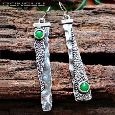 Ronyu hot style s925 retro Thai silver sickle serrated pendant inlaid with emerald chalcedony creative earrings