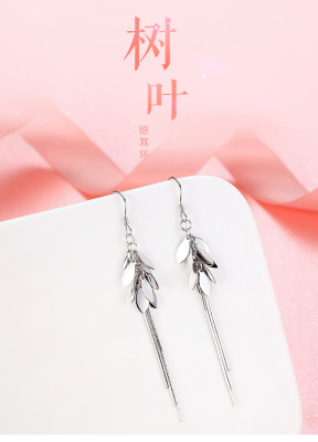 The leaf 925 pure silver design feeling earring female super fairy small crowd temperament long money tassel eardrop shows The face thin earring