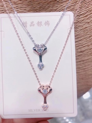 The 925 sterling silver chow tai fook clavicle chain is The sighted