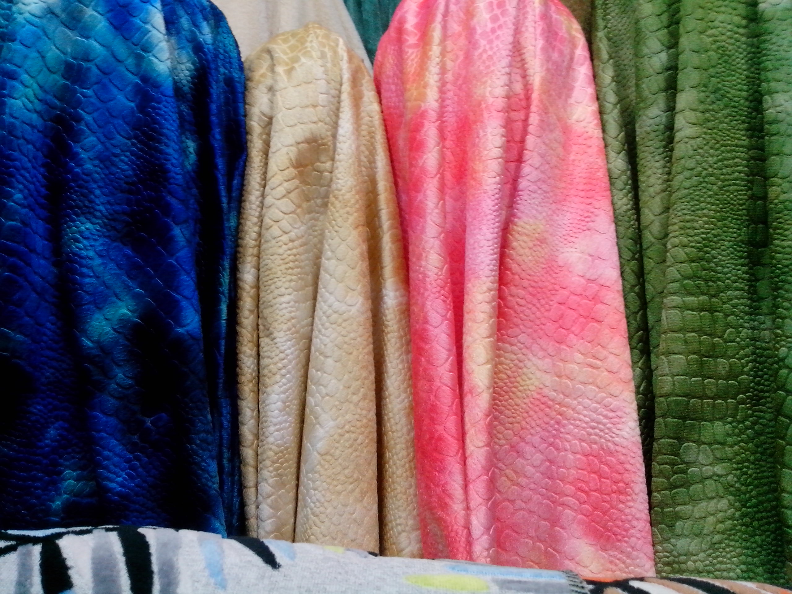 和顺纺织扎染鳄鱼纹（厂家直销）恐龙服装鞋子礼盒玩具