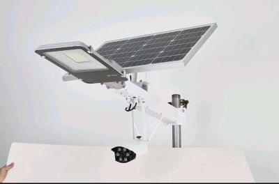 Solar monitoring street lamp