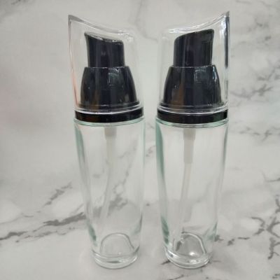 Logo color can be customized with 30ml emulsion essence foundation glass bottle set