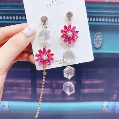 South Korea Dongdaemun Lady Lady Exquisite Long Crystal Flowers Asymmetric Earrings Refined Rhinestone Tassel Earrings