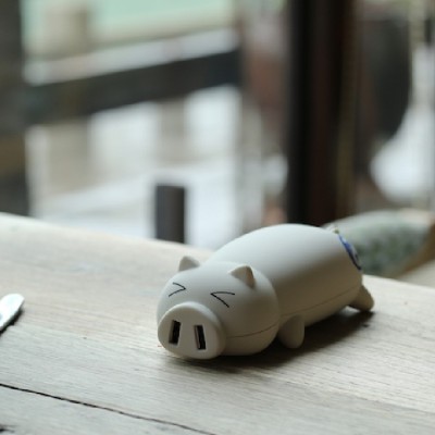 Portable cartoon cute pig animal charging treasure 11500 ma double plug mobile power supply
