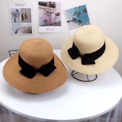 The same straw hat of sun li in The spring and summer 2018 can be folded to protect The sun from The sun, The sand, The 