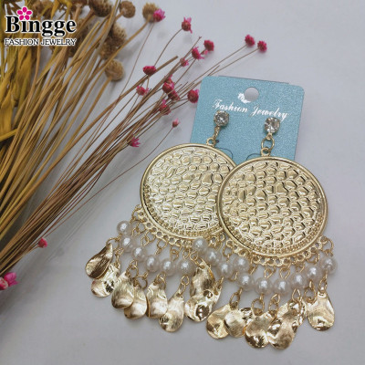 Exaggerated atmosphere contracted European and American foreign trade hot shot hot style new gold drop pearl earrings joker retro getting out